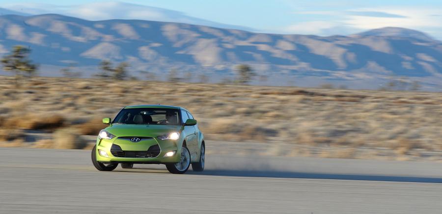  Hyundai Veloster 2011 года  (фото 16 из 184)